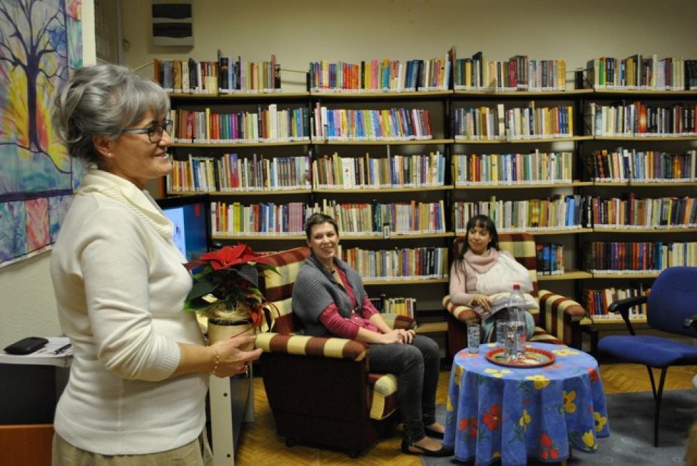 Varga Viola Dinamikus Manualterapia C Konyv Bemutatoja 2014 December 12 Www Monorkonyvtar Hu